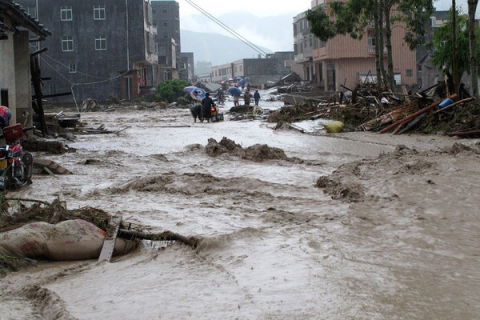 Тайфун «Фанабі» продовжує відбирати життя