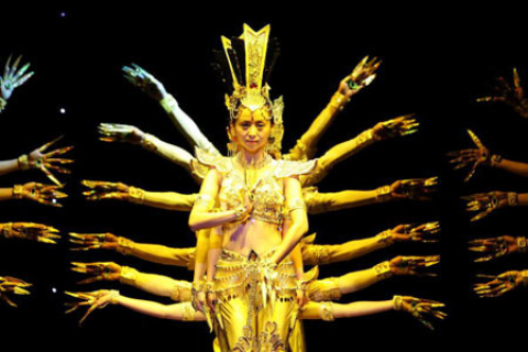 Фотоогляд: Китайські танцюристи виконую композицію Моя мрія (частина 2)