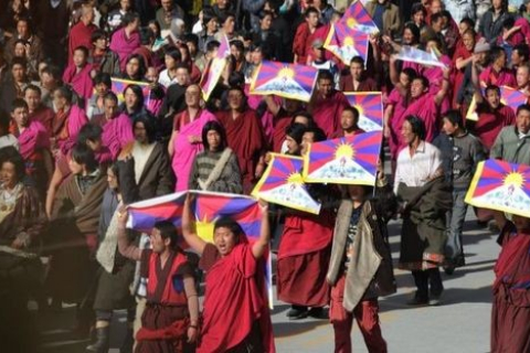 Кількість убитих тибетців у Лхасі росте (фотоогляд)