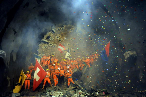 У Швейцарії закінчено буріння найдовшого тунелю в світі