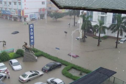 На півдні Китаю тривають сильні зливи. У провінції Гуандун за день загинуло 6 чоловік (фотоогляд)