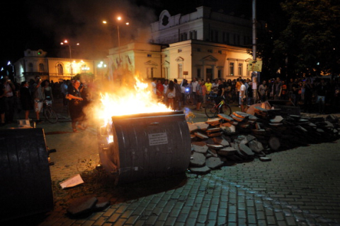 Болгарія: Протестуючі майже всю ніч тримали в заручниках міністрів