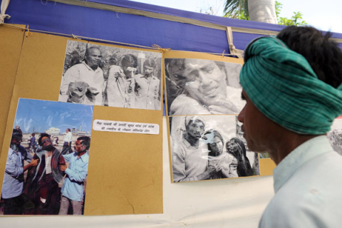 Мир в фото 2 декабря: Индонезийский Гулливер, индийский Чернобыль  и самый молодой министр в Германии