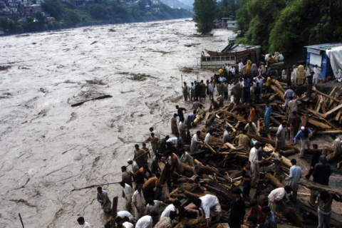 Повені в Пакистані забрали життя більше 1100 людей. Фоторепортаж