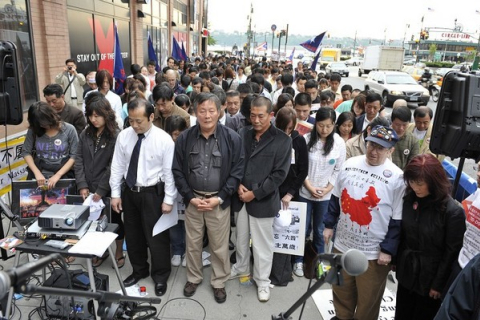 Фотообзор: Жители Нью-Йорка 4 июня провели митинг перед консульством Китая