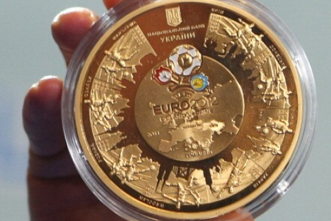 НБУ випустив 5 млн пам'ятних монет до Євро-2012 номіналом 1 грн