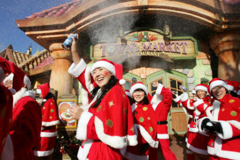 Школа Санта Клаусов в Южной Корее готовится к Рождеству (фотообзор)