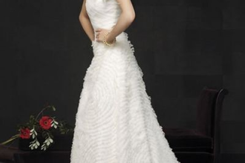 Коллекция свадебных платьев model novias с воланами и рюшами нежными, как лепестки лотоса (фотообзор)