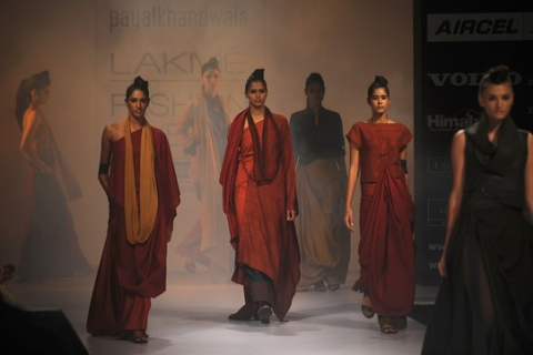 В Индии проходит неделя моды Lakm? Fashion Week