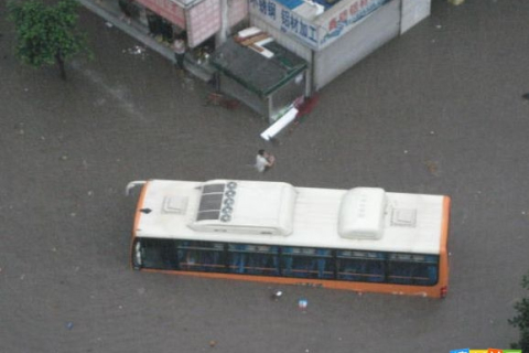 От сильных ливней пострадали районы китайского города Чунцин (фотообзор)