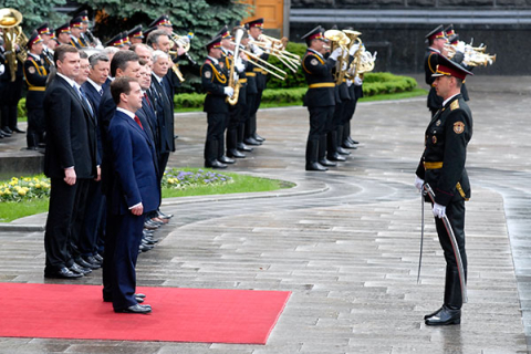 Офіційна церемонія зустрічі Медведєва в Києві. Фоторепортаж