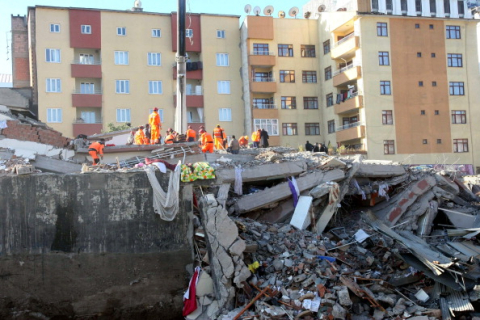 Жертвами турецького землетрусу стала тисяча людей