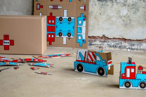 Игрушки из картонных коробок для детей-беженцев: необычная дизайнерская идея