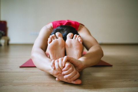 3 простих вправи від болю у спині: домашня йога