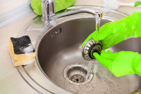 Как прочистить слив в ванной или на кухне — 7 способов