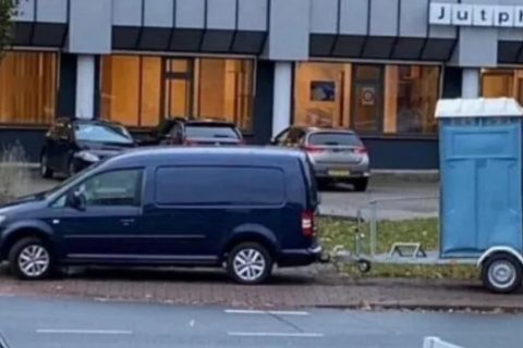 Голландська поліція замаскувала камеру контролю швидкості в пересувному туалеті