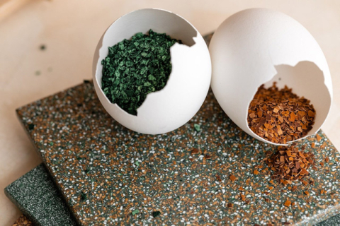   В британской студии Nature Squared создали плитку из яичной скорлупы (ВИДЕО)