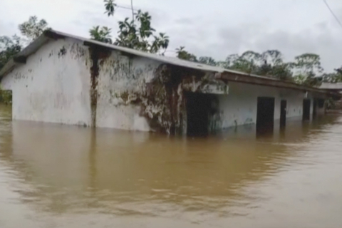 Наводнение в Колумбии: страдают тысячи семей (ВИДЕО)
