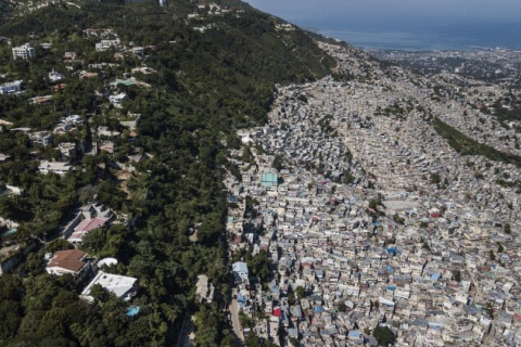 Топливный кризис в Гаити усугубляется. Банки объявили о частичном закрытии