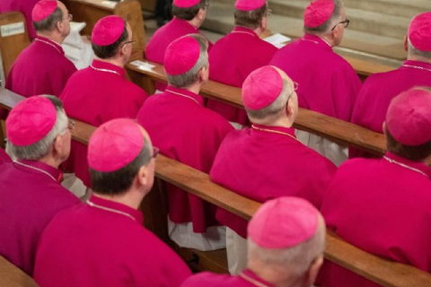 Французькі єпископи піддавали сексуальному насильству приблизно 216 000 неповнолітніх: розслідування (ВІДЕО)