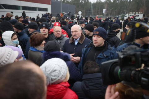Лукашенко встретился с мигрантами: Беларусь не начнёт войну, чтобы создать коридор через Польшу в Германию (ВИДЕО)