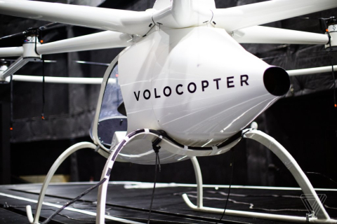 Немецкое аэротакси Volocopter впервые летало рядом с другим воздушным транспортом