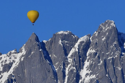 9 людей постраждали внаслідок подвійного падіння повітряної кулі в австрійських Альпах 