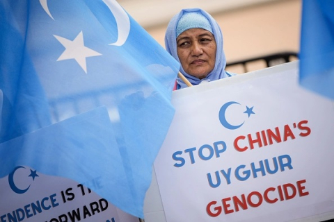 Китай відстежує пересування та розмови уйгурів усередині країни та за кордоном