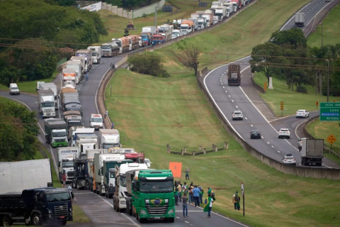 Сторонники Жаира Болсонару перекрыли дороги в Бразилии