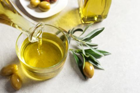Оливкова олія першого холодного віджиму корисніша, ніж інші рослинні олії