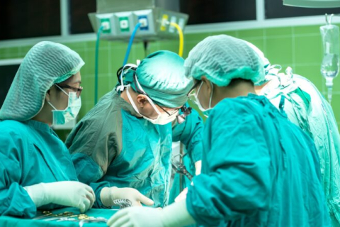 Італія: молодій жінці успішно видалили 70-кілограмову пухлину