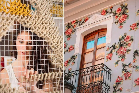Мастерица использует цветочные вышиванки для украшения улиц Испании