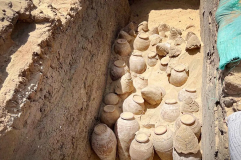 5000-річні глечики з вином знайдені у гробниці єгипетської цариці. ФОТОрепортаж