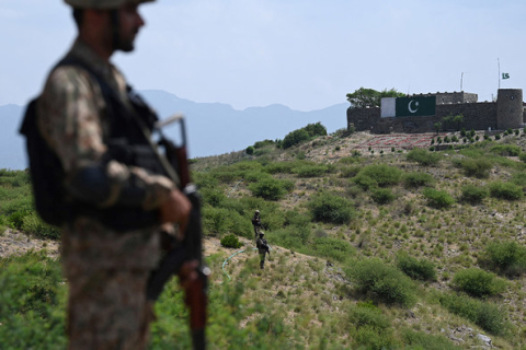 Боевики подорвали 5 человек, включая двух солдат, на северо-западе Пакистана