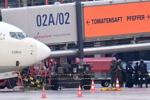 Мужчина, заехавший с ребенком-заложником в аэропорт Гамбурга, арестован