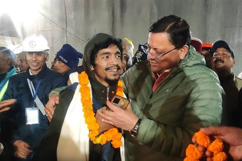 Всех индийских рабочих спасли из обрушившегося туннеля в Гималаях