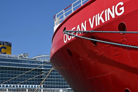 140 мигрантов спасены в море судном скорой помощи Ocean Viking