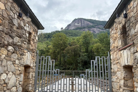 Год спустя: как Северная Каролина восстанавливает символ своей природы — Чимни-Рок