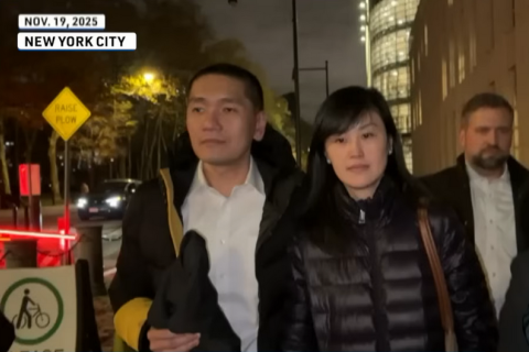 Посадовицю звинувачують у зловживаннях на мільйони: у Нью-Йорку слухають справу Лінди Сунь (ВІДЕО)