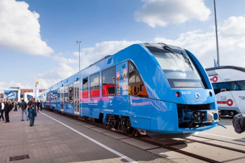 Первый поезд на водородном топливе Coradia iLint запустили в Германии