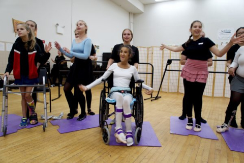 Церебральний параліч не заважає цій дівчині танцювати (ФОТО)
