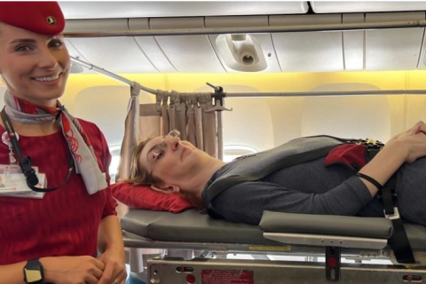 Самая высокая женщина в мире впервые летела на самолёте