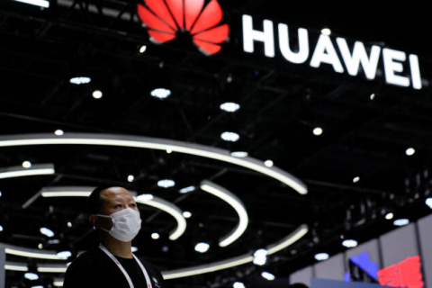 Саудівська Аравія підписує угоду з Huawei, поглиблюючи зв'язки з Китаєм під час візиту Сі