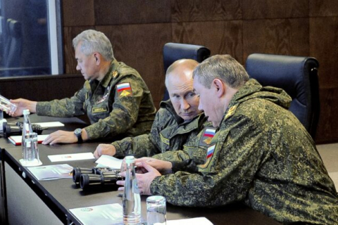 Путин призывает российскую оборонную промышленность активизировать работу по производству оружия для войны в Украине