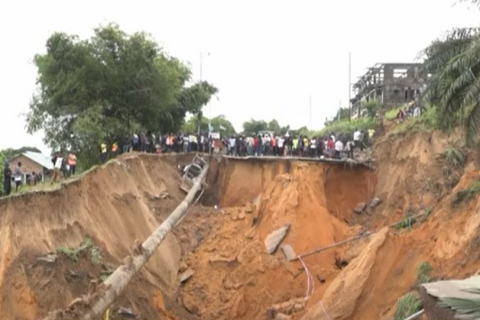 Конго: Щонайменше 4 людини загинули, ще 20 зникли безвісти внаслідок зсуву ґрунту (ВІДЕО)