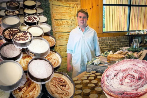 Подросток с аутизмом из Джорджии нашел страсть в выпечке пирожных — и превратил ее в сладкий успешный бизнес