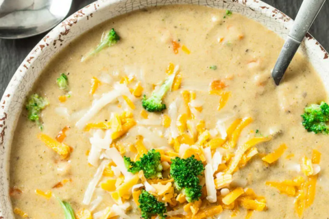 Легкий сирний суп з броколі (Рецепт без глютену)
