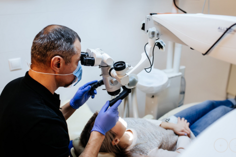 Лечение зубов под микроскопом: новый шаг в стоматологии