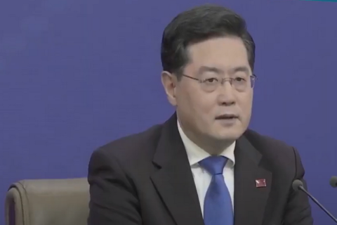 Екс-міністр закордонних справ Китаю помер від самогубства або тортур: Звіт (ВІДЕО)