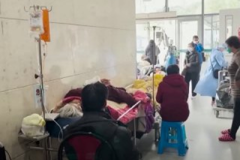 Лікарні в китайській провінції Аньхой переповнені (ВІДЕО)